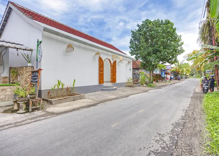 Moontana Beachfront Villa Batununggul