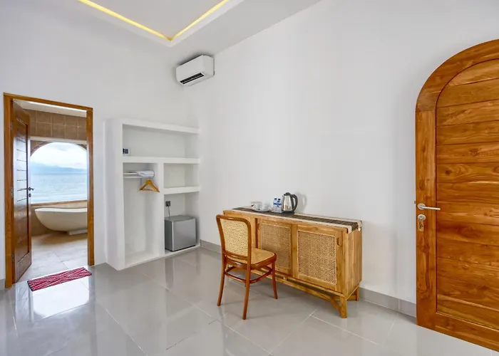 Moontana Beachfront Villa *
