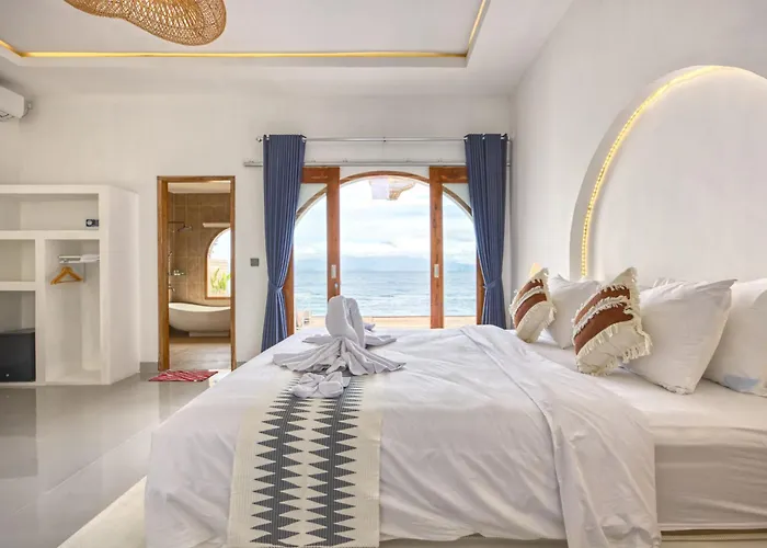 Moontana Beachfront Villa *