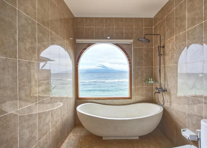Moontana Beachfront Batununggul