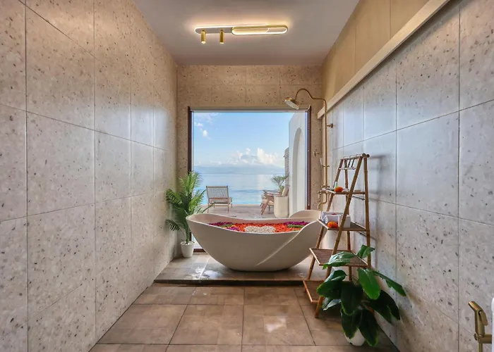 Villa Moontana Beachfront *