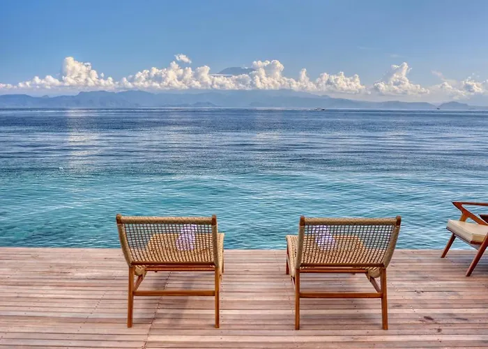 Moontana Beachfront Villa *