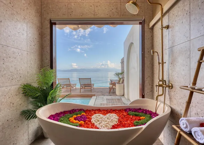 Moontana Beachfront Villa Batununggul