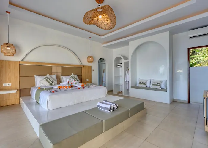 Moontana Beachfront Villa *