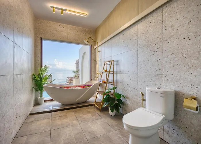 Moontana Beachfront Villa *