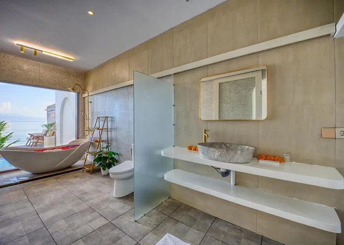Moontana Beachfront Villa Batununggul